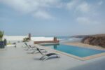 Infinity-Pool mit Blick auf den Strand und die Klippen im Ferienhaus in Mirleft mit Meerblick und Pool