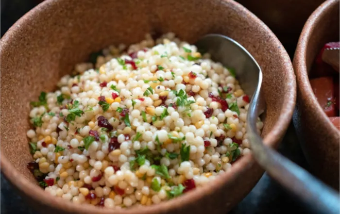 Frischer Couscous-Salat im Karma Surf Camp in Mirleft