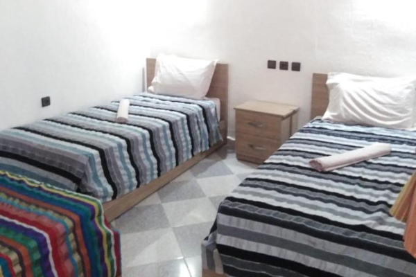 Doppelzimmer mit zwei Einzelbetten im Surfcamp Mirleft von Karma Surf